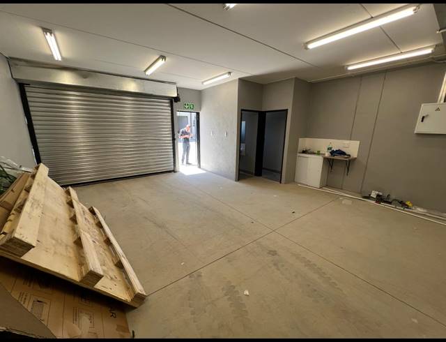 95M² WAREHOUSE TO LET IN FERNDALE